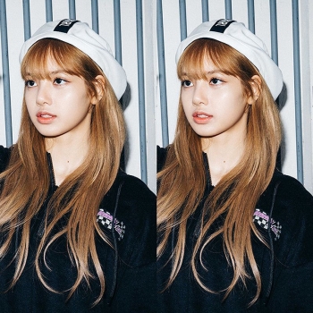 Наклейка на телефон BLACKPINK Лиса 4